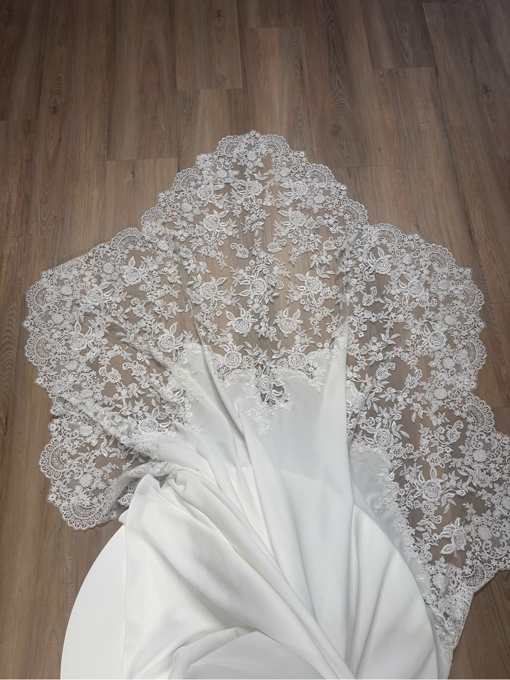 Elegant White Lace Bridal Train - Designer-Inspired